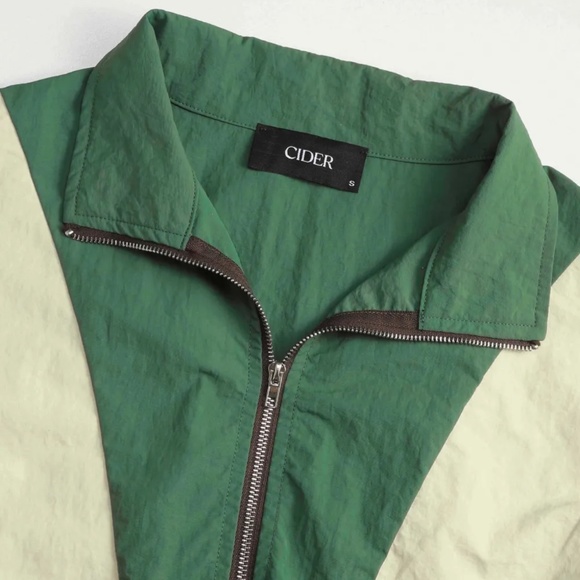 Long sleeved parachute jumpsuit. - Picture 3 of 4